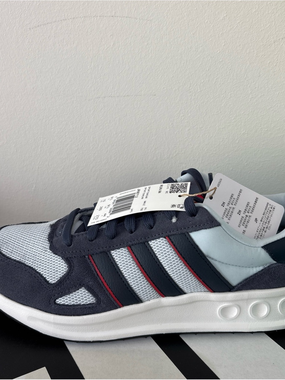 adidas Run 84 Men's Size US 10 Navy/Light Blue/Red Accents Sneakers NWT